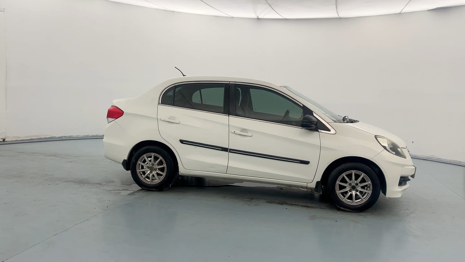 Used 2015 Honda Amaze 1.2 SX i-VTEC Petrol Manual exterior RIGHT SIDE VIEW