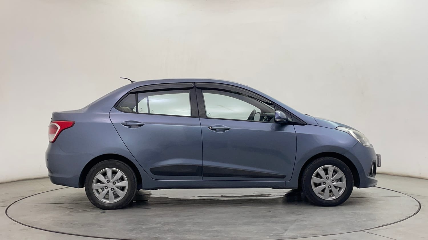 Used 2016 Hyundai Xcent SX 1.2 Petrol Manual exterior RIGHT SIDE VIEW