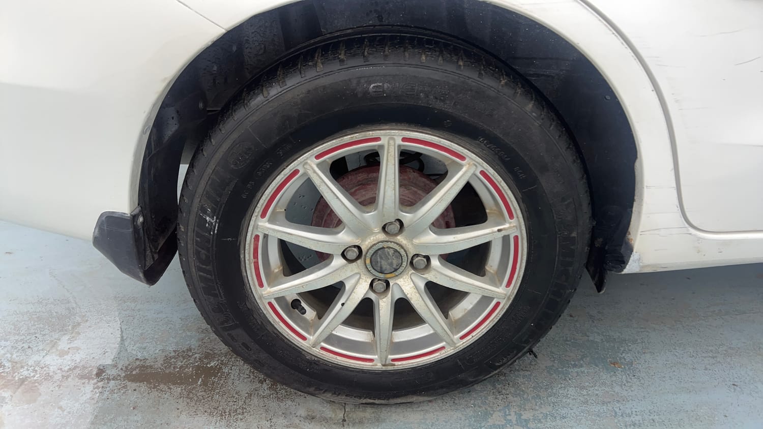 Used 2015 Honda Amaze 1.2 SX i-VTEC Petrol Manual tyres RIGHT REAR TYRE RIM VIEW