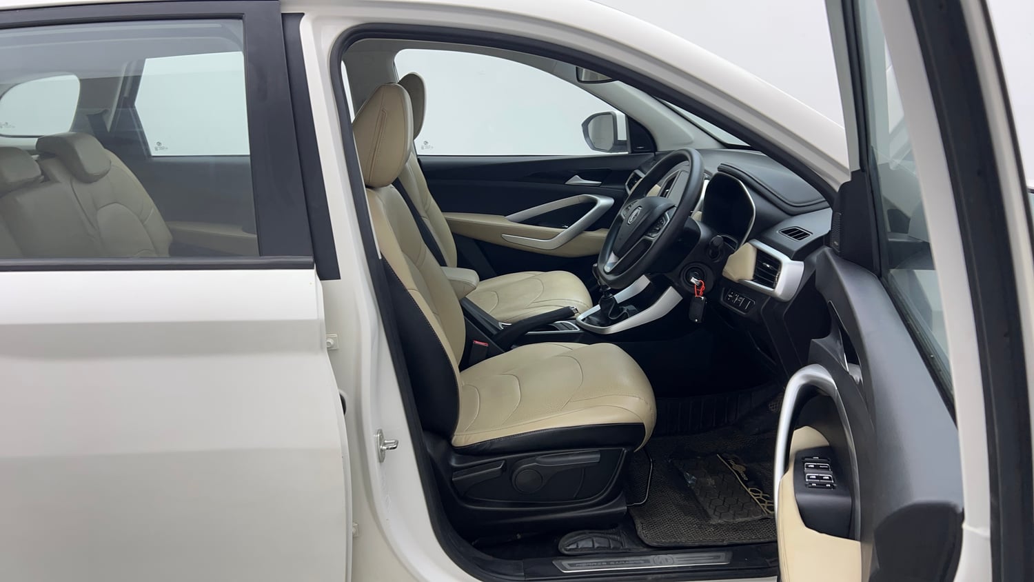 Used 2021 MG Motors Hector Super 1.5 Petrol Turbo MT Petrol Manual interior RIGHT SIDE FRONT DOOR CABIN VIEW