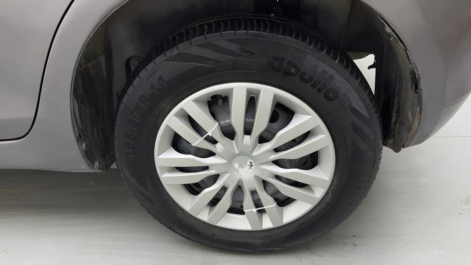 Used 2015 Maruti Suzuki Swift VXi Petrol Manual tyres LEFT FRONT TYRE RIM VIEW