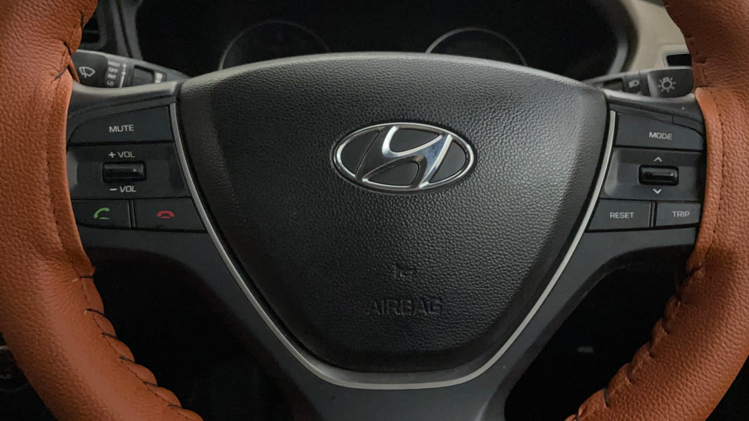 Used 2015 Hyundai Elite i20 Sportz 1.2 (O) Petrol Manual top_features Airbags