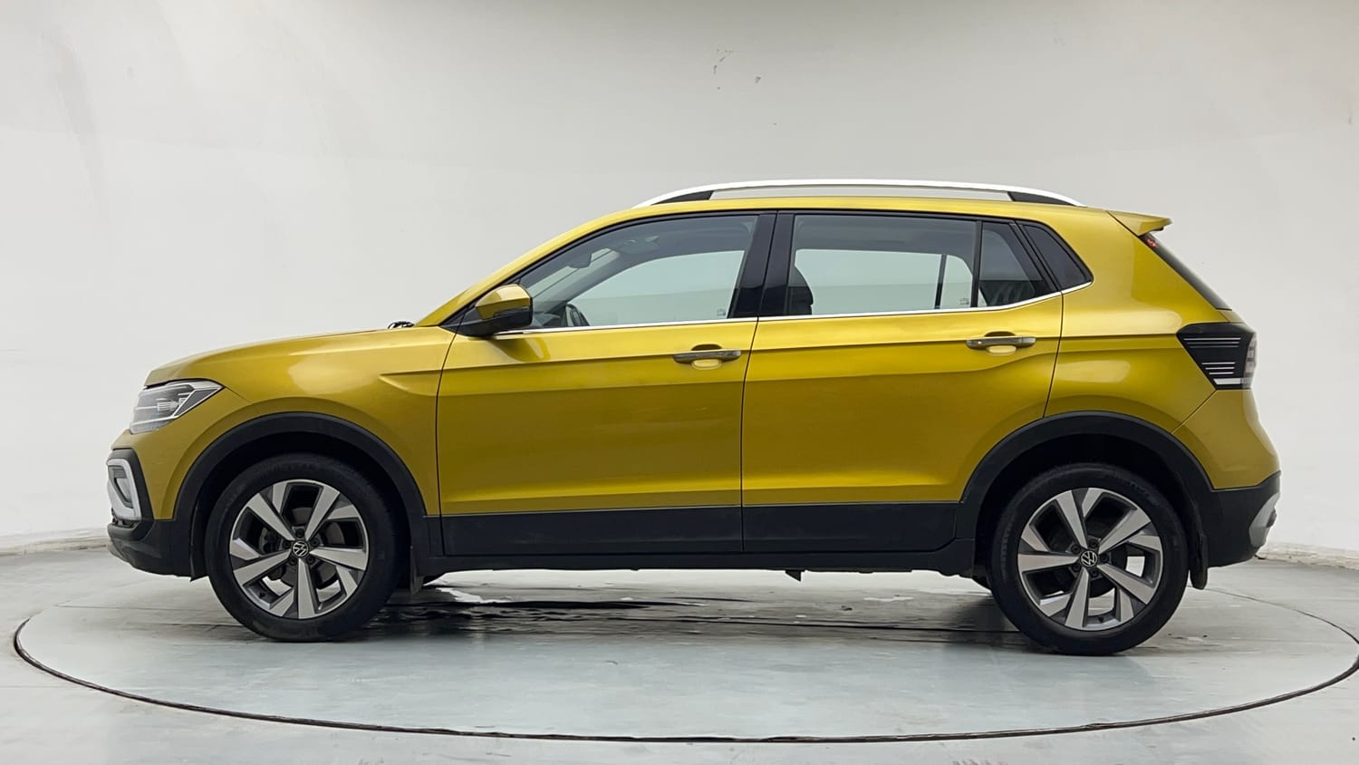 Used 2022 Volkswagen Taigun Topline 1.0 TSI AT Petrol Automatic exterior LEFT SIDE VIEW