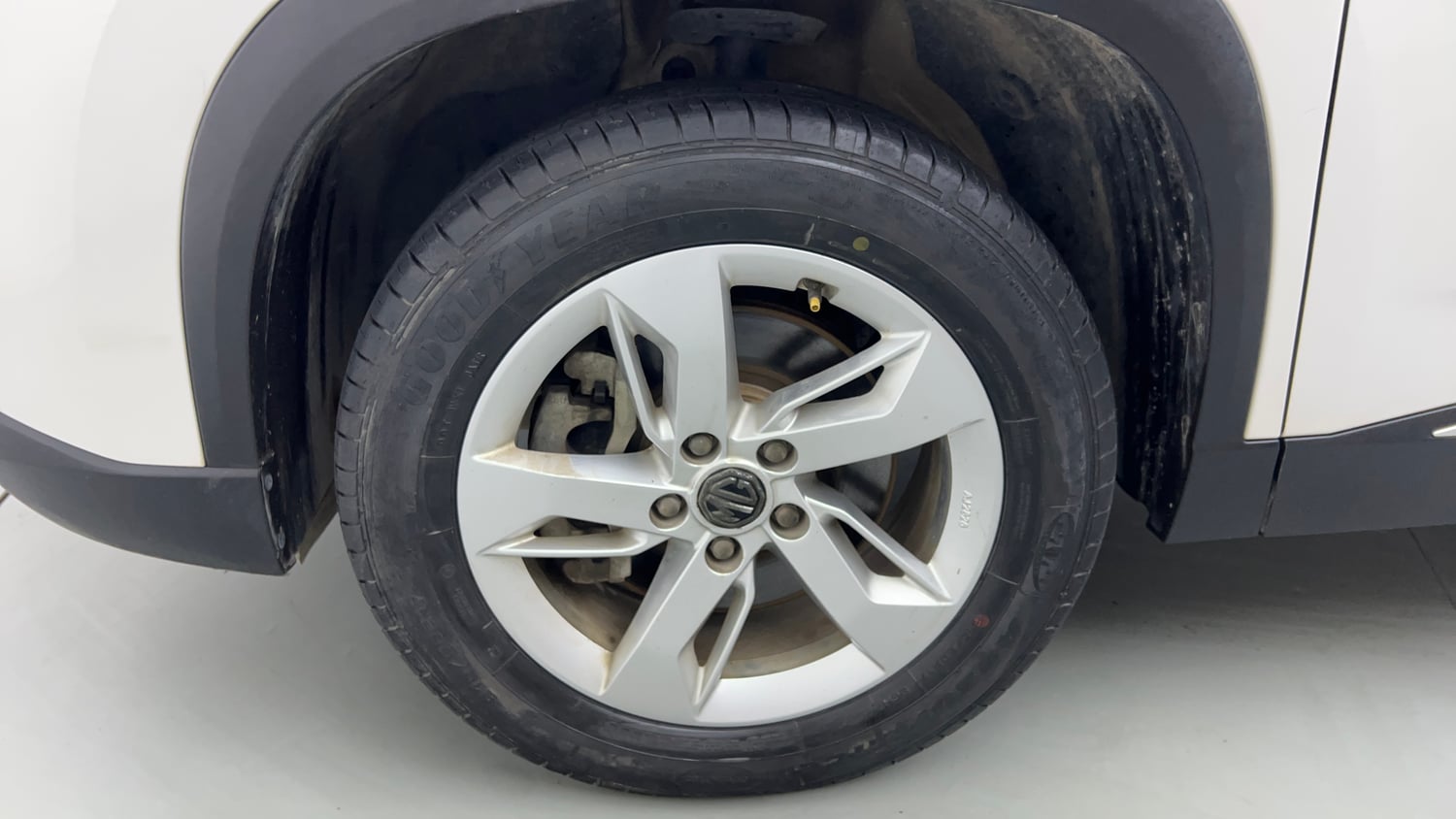 Used 2021 MG Motors Hector Super 1.5 Petrol Turbo MT Petrol Manual tyres LEFT FRONT TYRE RIM VIEW