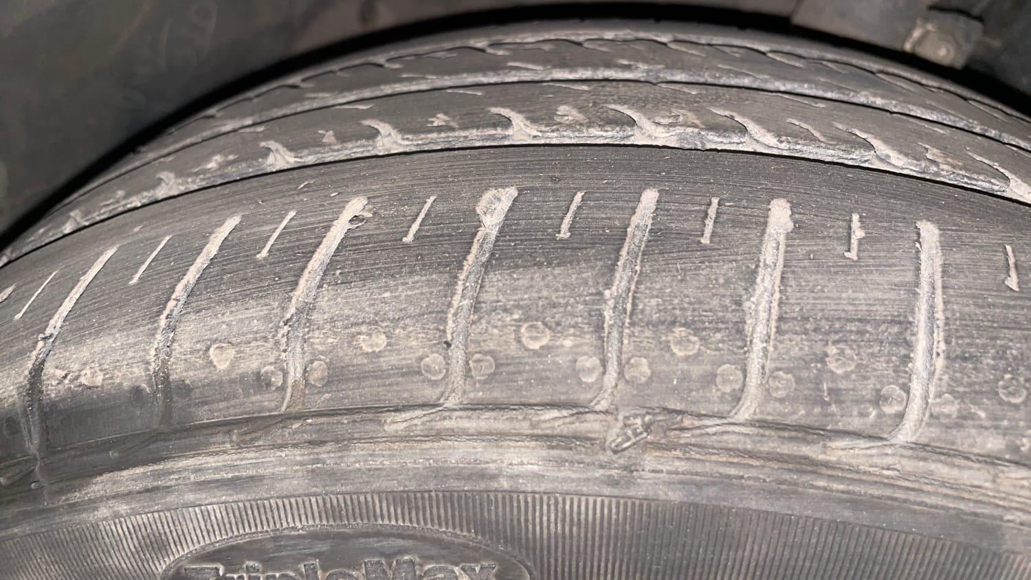 Used 2021 Ford Freestyle Titanium Plus 1.2 Ti-VCT Petrol Manual tyres LEFT FRONT TYRE TREAD VIEW