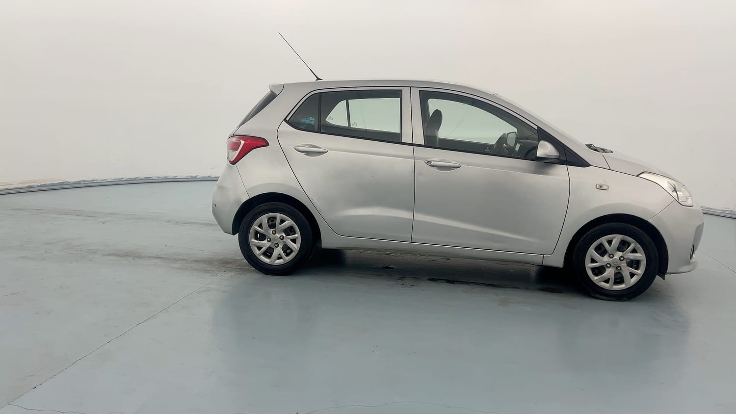 Used 2017 Hyundai Grand i10 Sportz 1.2 Kappa VTVT Petrol Manual exterior RIGHT SIDE VIEW