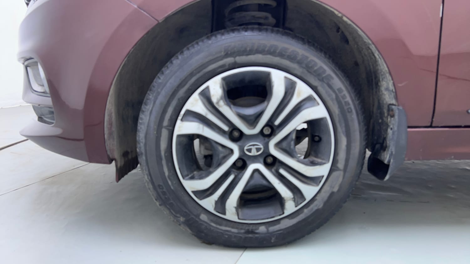 Used 2022 Tata Tigor XZ Plus CNG Cng Manual tyres LEFT FRONT TYRE RIM VIEW
