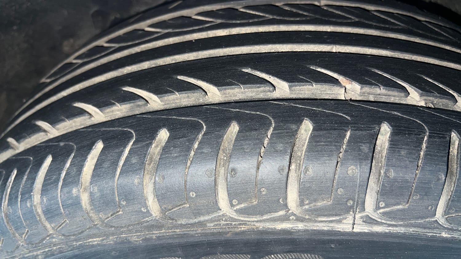 Used 2019 Ford EcoSport Titanium 1.5L TDCi Diesel Manual tyres LEFT REAR TYRE TREAD VIEW