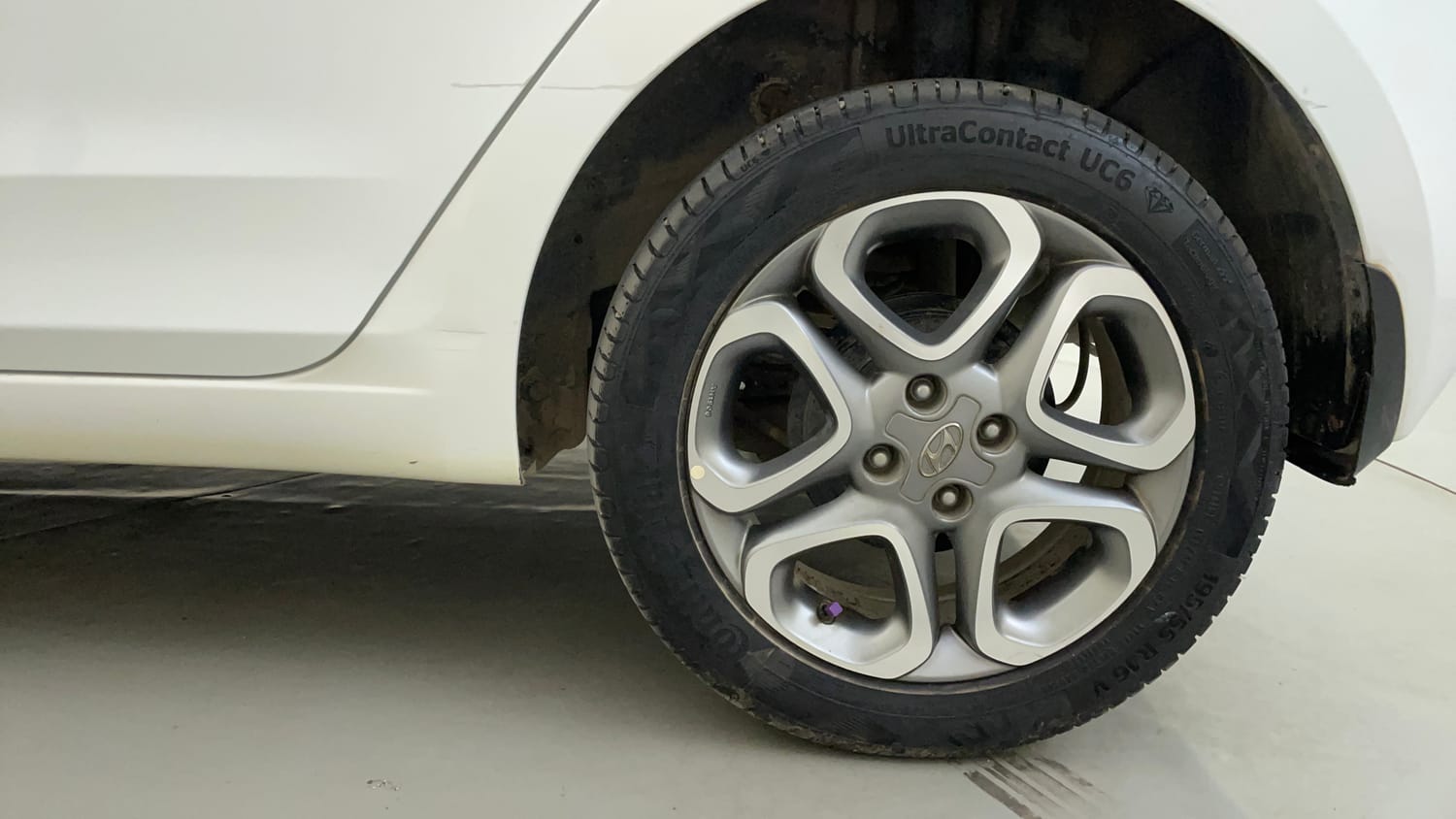 Used 2019 Hyundai Elite i20 Sportz Plus 1.2 Dual Tone Petrol Manual tyres LEFT REAR TYRE RIM VIEW