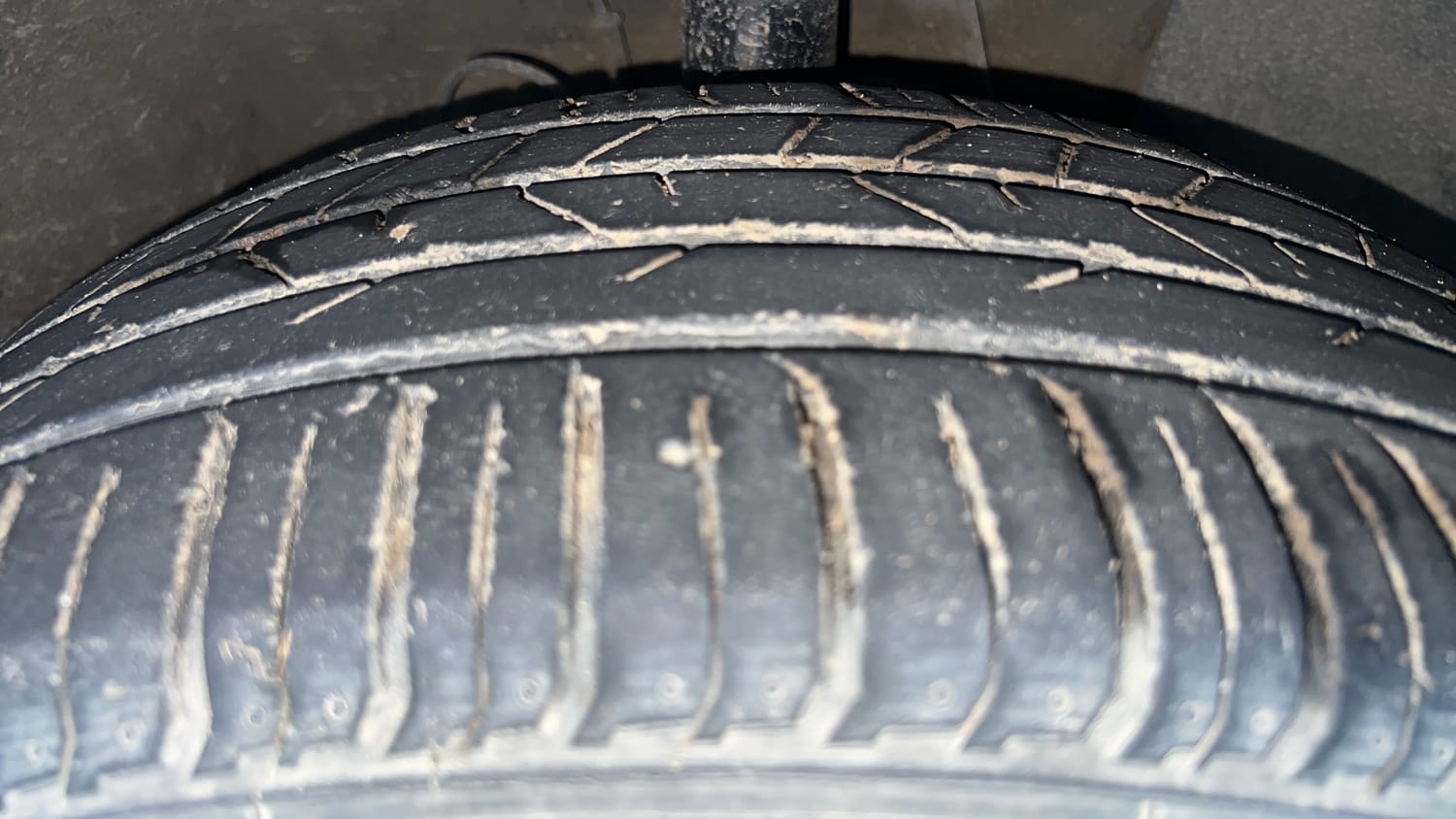 Used 2019 Hyundai Venue SX Plus 1.0 Turbo DCT Petrol Automatic tyres RIGHT FRONT TYRE TREAD VIEW