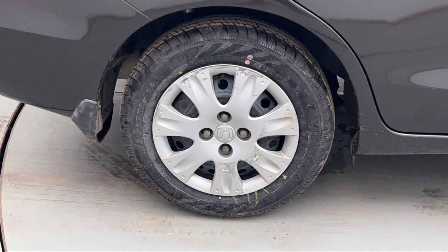 Used 2015 Honda Amaze 1.2 S i-VTEC Petrol Manual tyres RIGHT REAR TYRE RIM VIEW