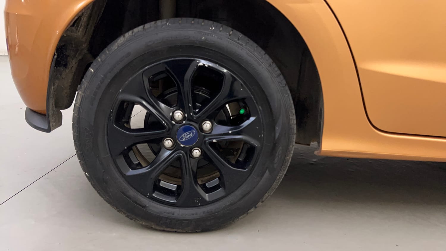 Used 2016 Ford Figo Titanium1.5 TDCi Diesel Manual tyres RIGHT REAR TYRE RIM VIEW
