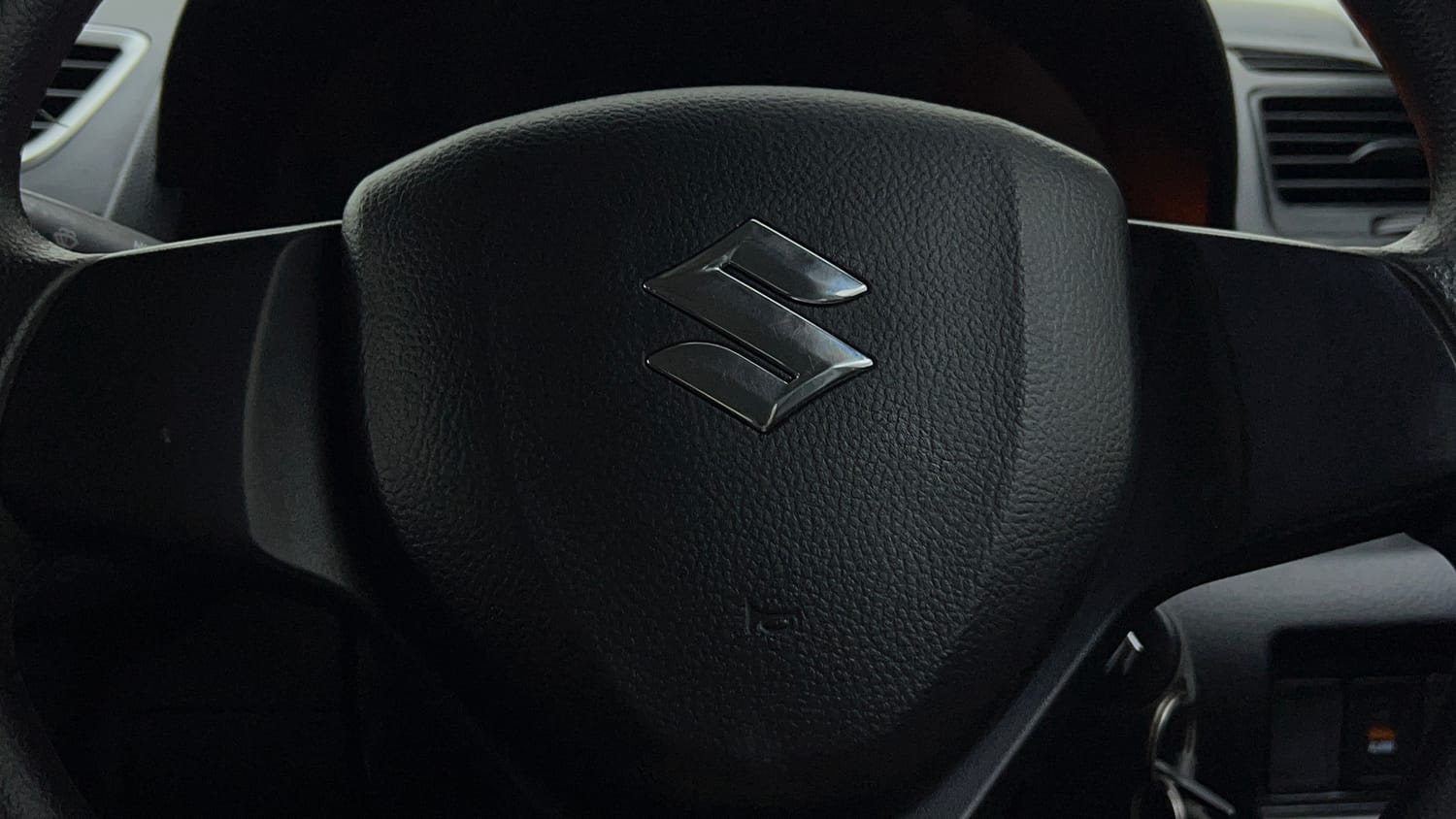 Used 2015 Maruti Suzuki Swift Lxi (O) Petrol Manual top_features Airbags