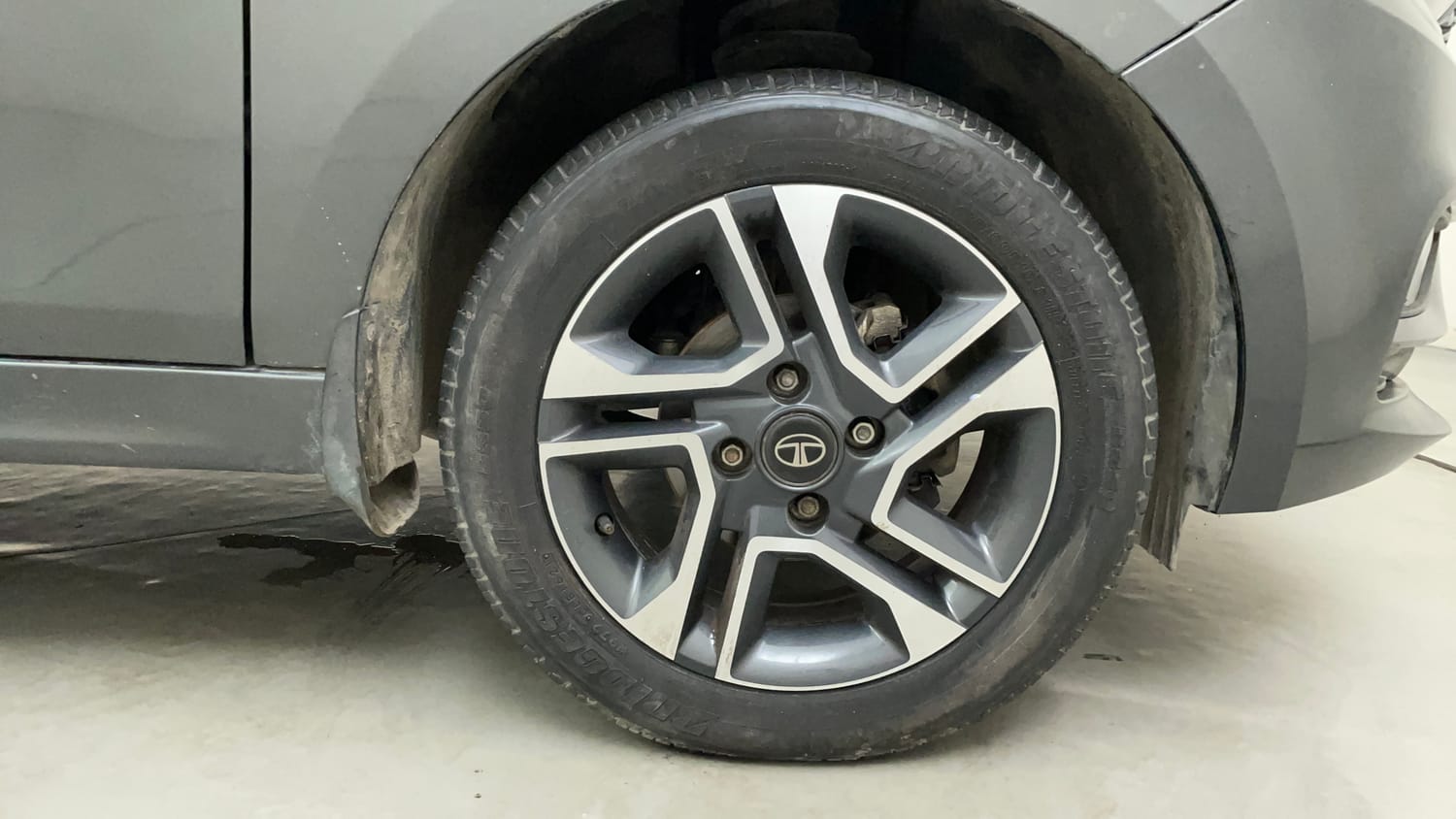 Used 2021 Tata Tiago XZ Plus Petrol Manual tyres RIGHT FRONT TYRE RIM VIEW