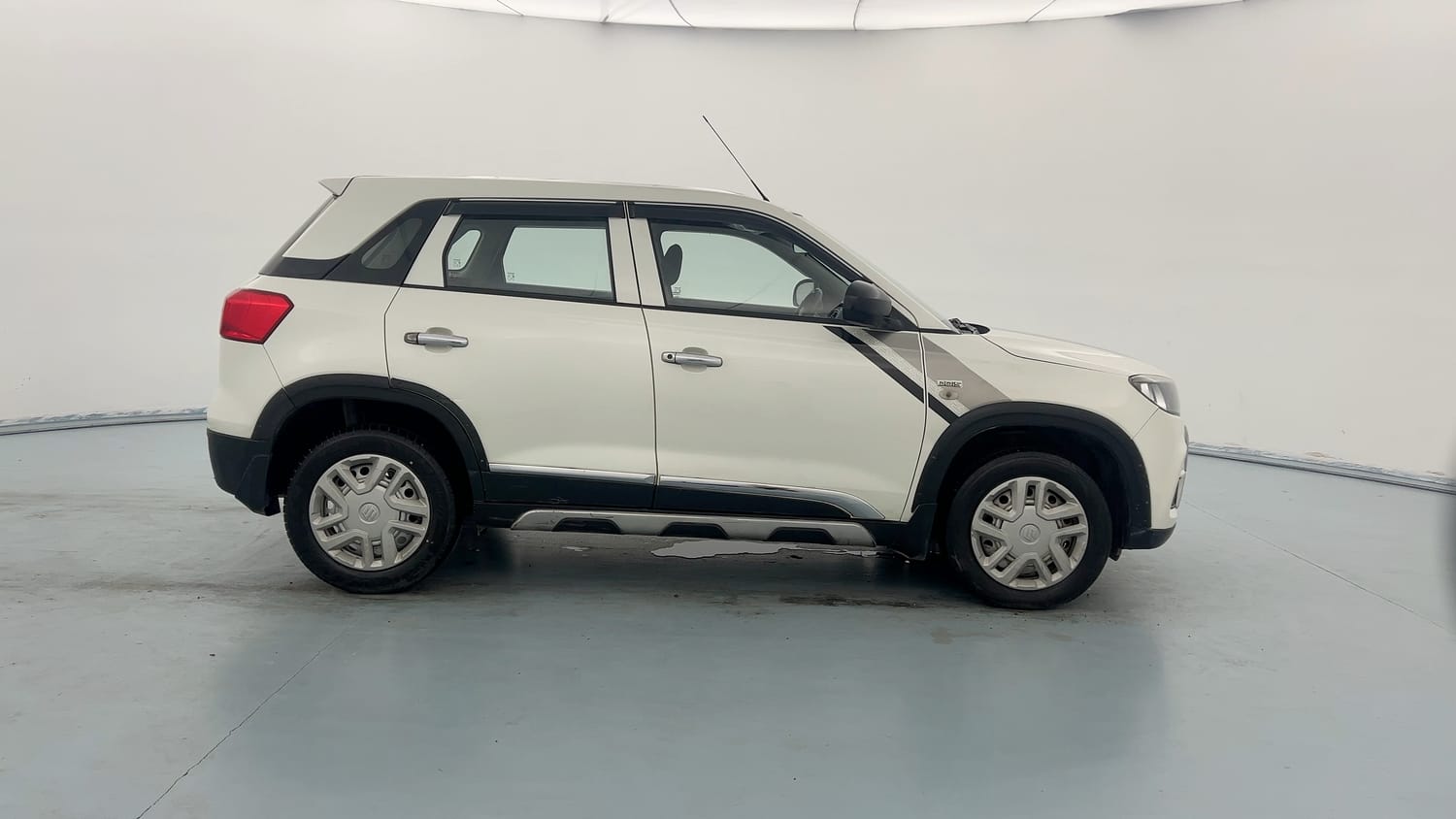 Used 2017 Maruti Suzuki Vitara Brezza LDi (O) Diesel Manual exterior RIGHT REAR CORNER VIEW