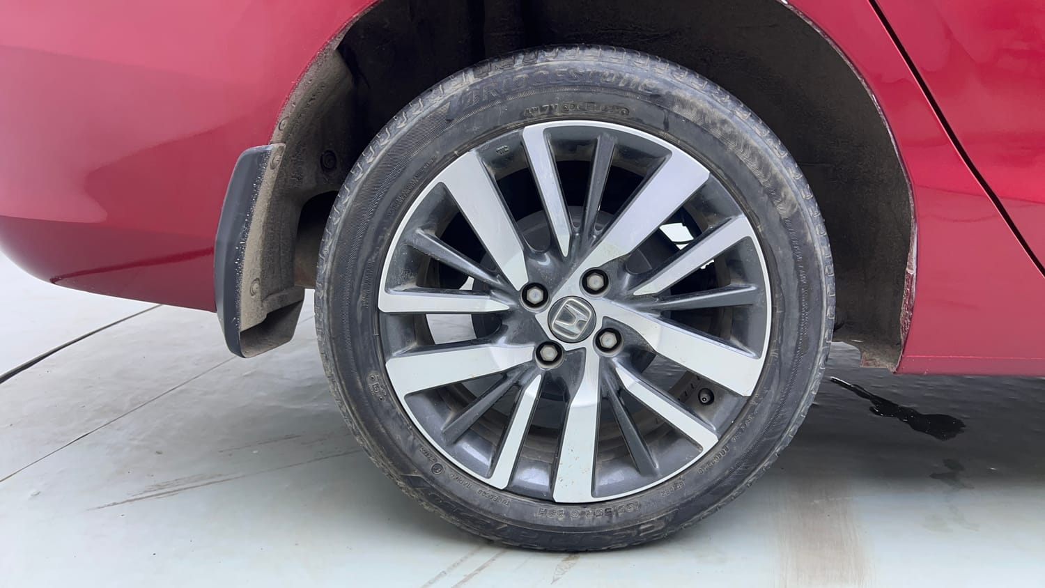 Used 2022 Honda City ZX Petrol Petrol Manual tyres RIGHT REAR TYRE RIM VIEW