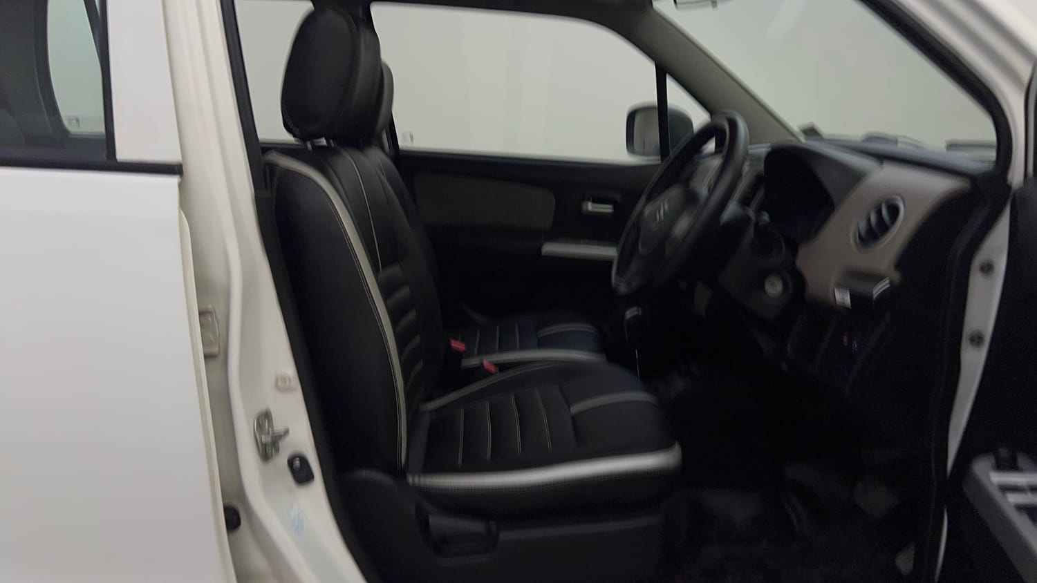 Used 2016 Maruti Suzuki Wagon R 1.0 VXI AMT Petrol Automatic interior RIGHT SIDE FRONT DOOR CABIN VIEW