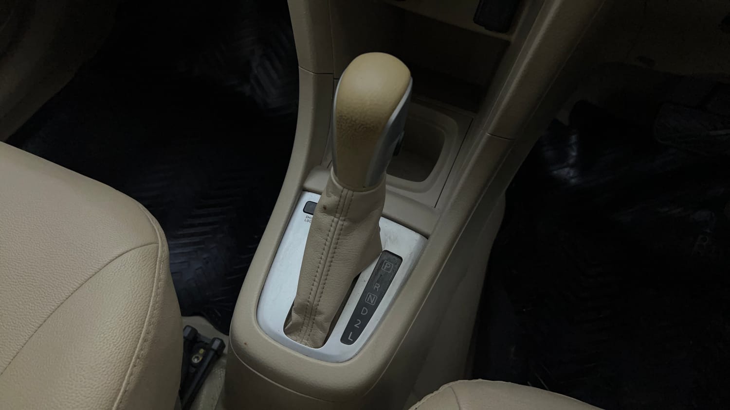 Used 2017 Maruti Suzuki Ertiga VXI AT Petrol Automatic interior GEAR  KNOB VIEW
