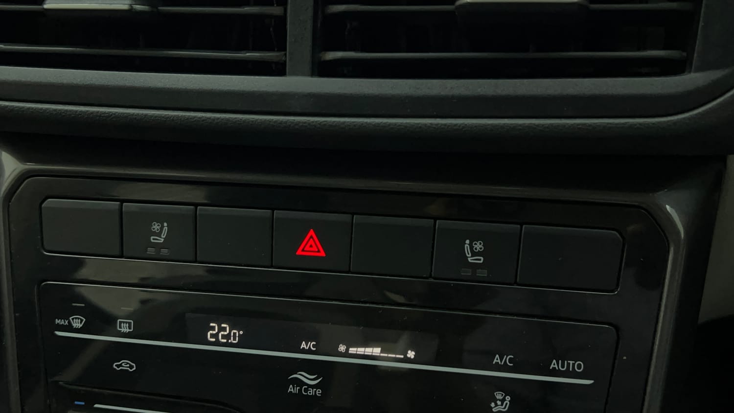 Used 2022 Volkswagen Taigun Topline 1.0 TSI AT Petrol Automatic top_features Ventilated seats