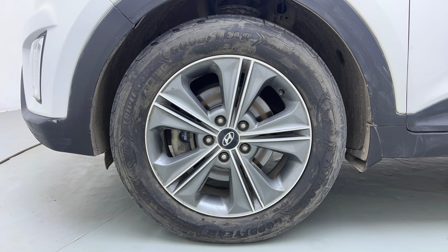 Used 2018 Hyundai Creta SX Plus 1.6 AT Petrol Petrol Automatic tyres LEFT FRONT TYRE RIM VIEW