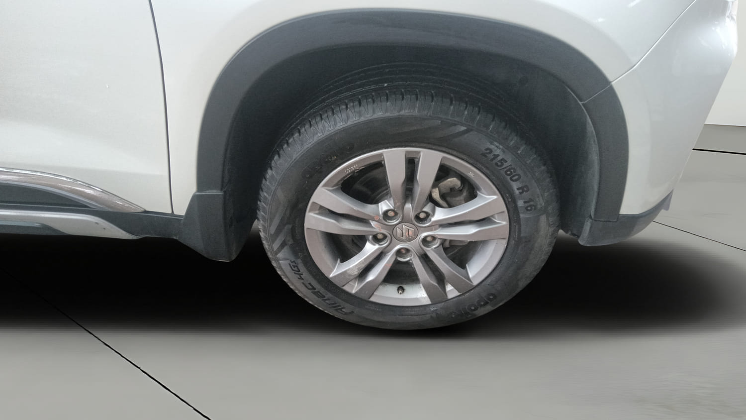 Used 2020 maruti-suzuki Vitara Brezza ZXi Plus Petrol Manual tyres RIGHT FRONT TYRE RIM VIEW