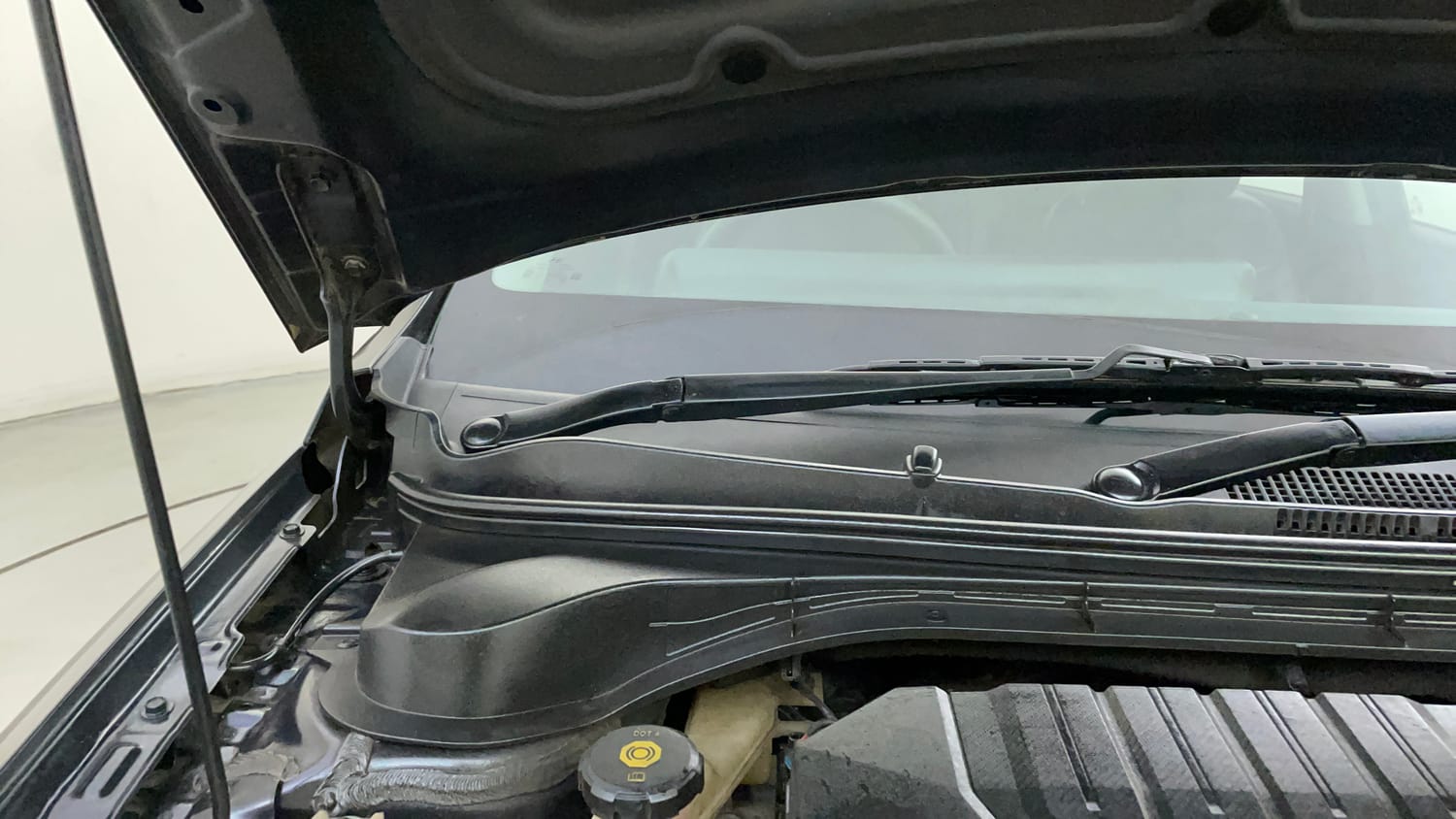 Used 2024 Hyundai Verna SX (O) 1.5 Turbo Petrol DCT Petrol Automatic engine ENGINE RIGHT SIDE HINGE & APRON VIEW