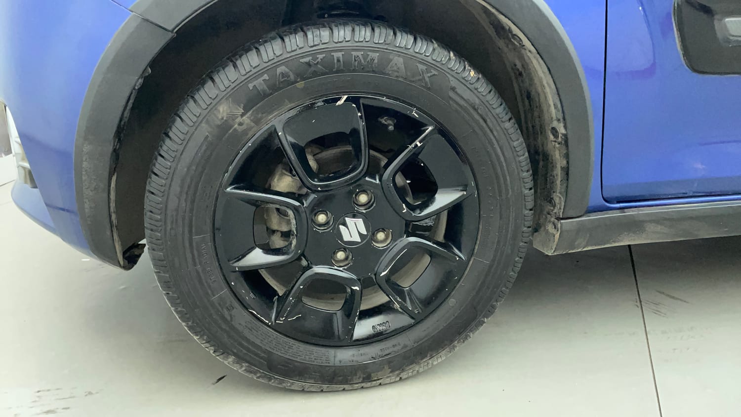 Used 2017 Maruti Suzuki Ignis Zeta 1.2 AMT Petrol Automatic tyres LEFT FRONT TYRE RIM VIEW