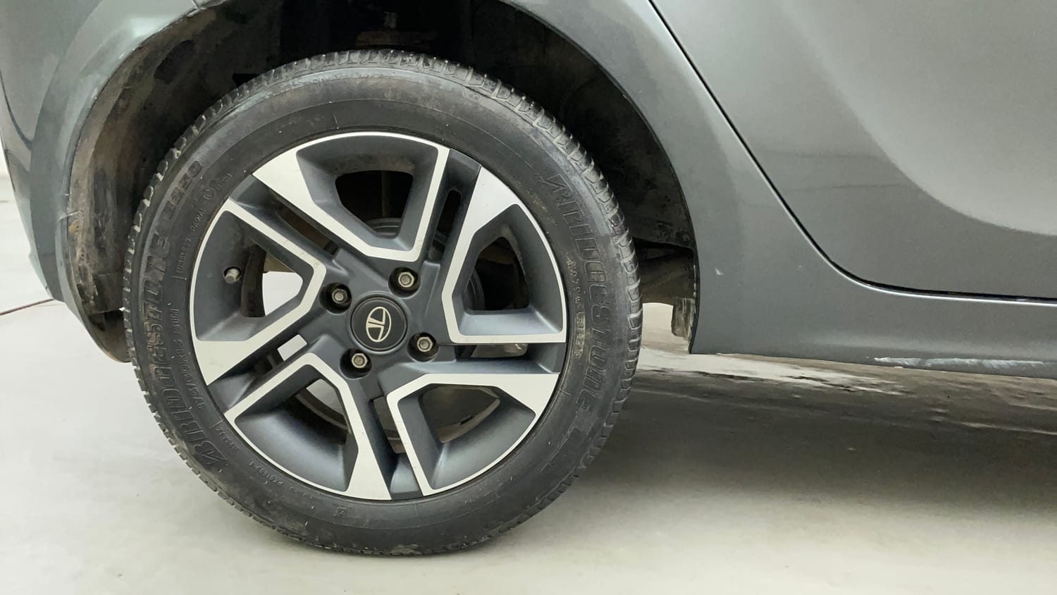 Used 2021 Tata Tiago XZ Plus Petrol Manual tyres RIGHT REAR TYRE RIM VIEW