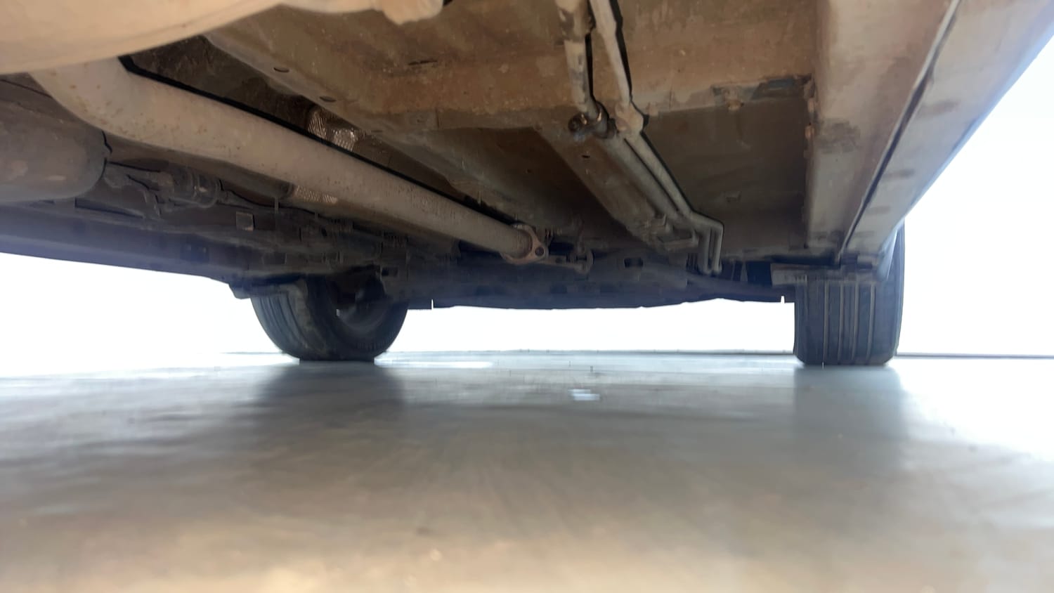 Used 2021 Mahindra XUV700 AX 7 Petrol AT Luxury Pack 7 STR Petrol Automatic extra REAR RIGHT UNDERBODY VIEW