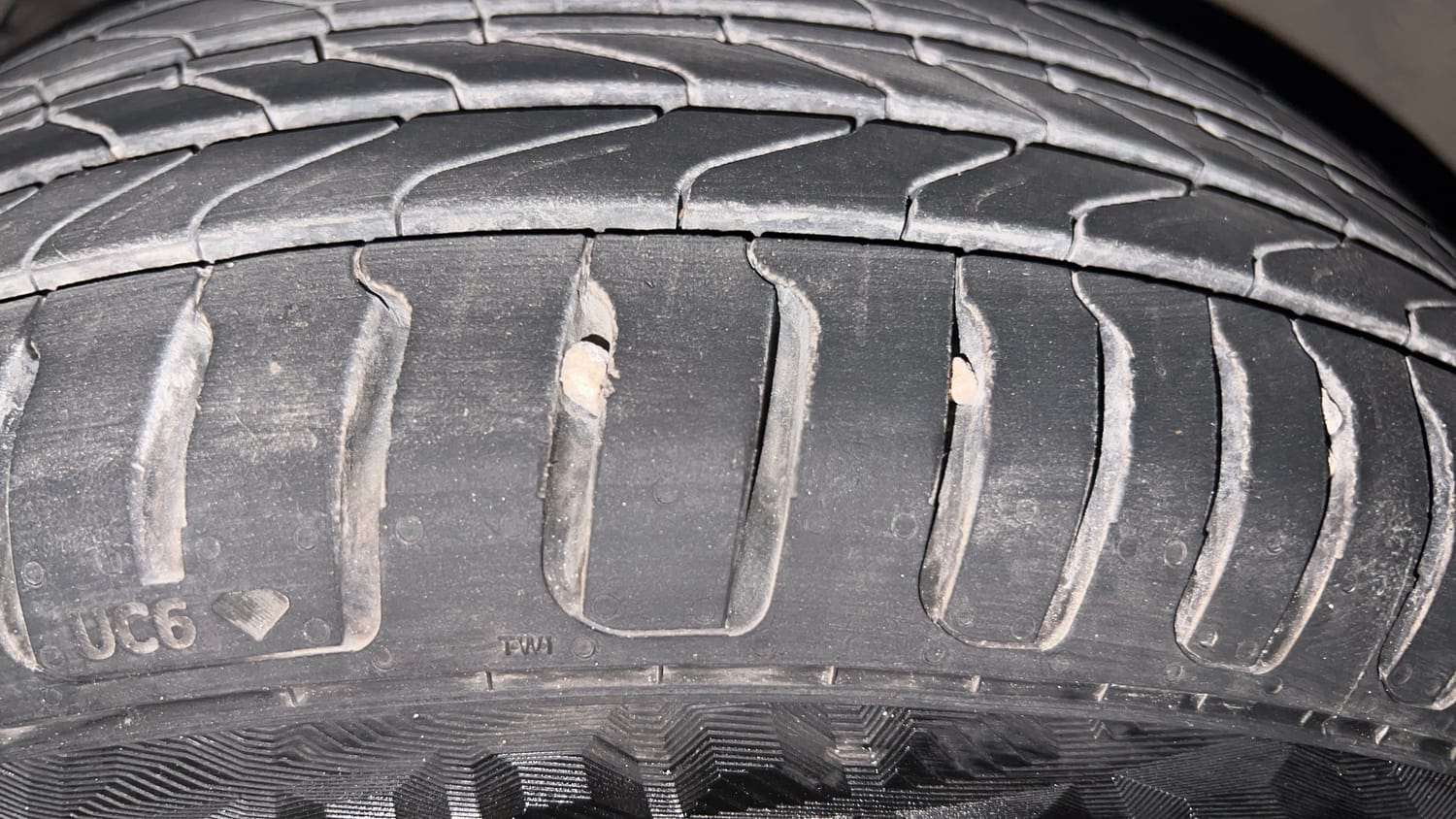 Used 2018 Tata Tiago Revotron XZA Petrol Automatic tyres LEFT FRONT TYRE TREAD VIEW