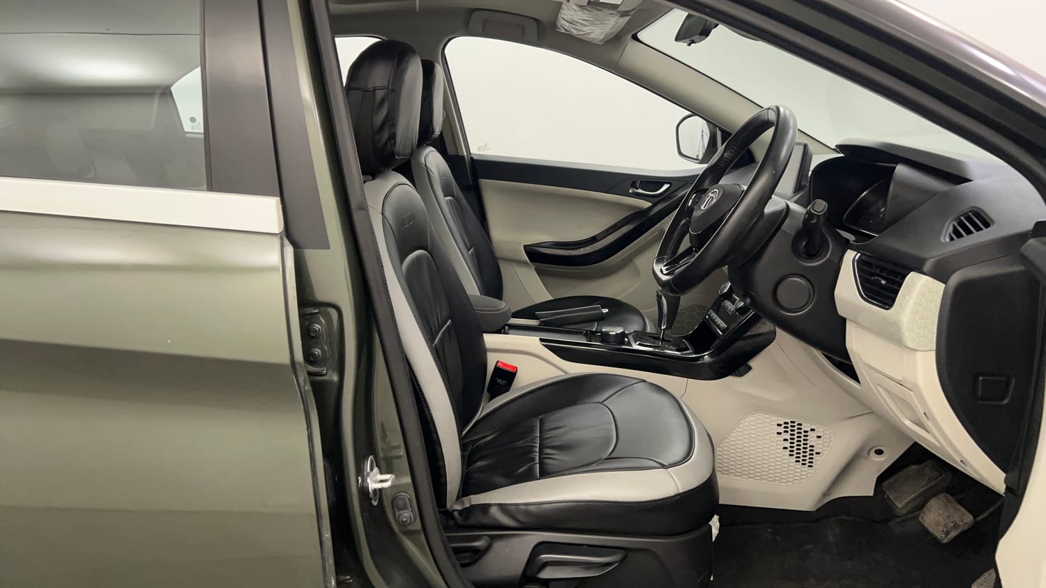 Used 2022 Tata Nexon XZA Plus (O) Diesel Diesel Automatic interior RIGHT SIDE FRONT DOOR CABIN VIEW