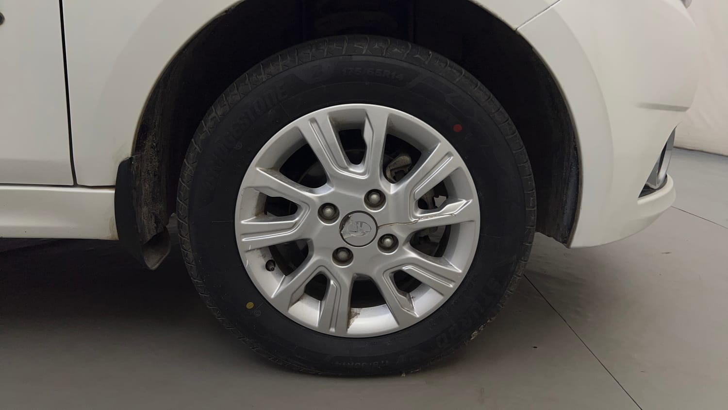 Used 2018 Tata Tiago Revotron XZ Petrol Manual tyres RIGHT FRONT TYRE RIM VIEW