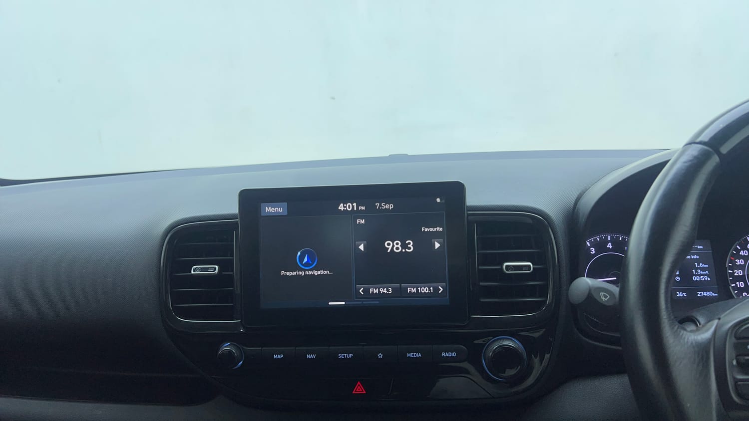 Used 2019 Hyundai Venue SX Plus 1.0 Turbo DCT Dual Tone Petrol Automatic top_features Touch screen infotainment system