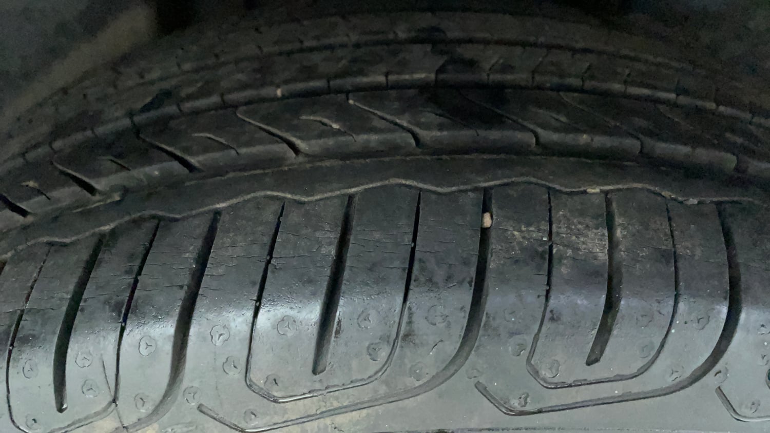 Used 2023 Volkswagen Virtus Topline 1.0 TSI MT Petrol Manual tyres RIGHT REAR TYRE TREAD VIEW