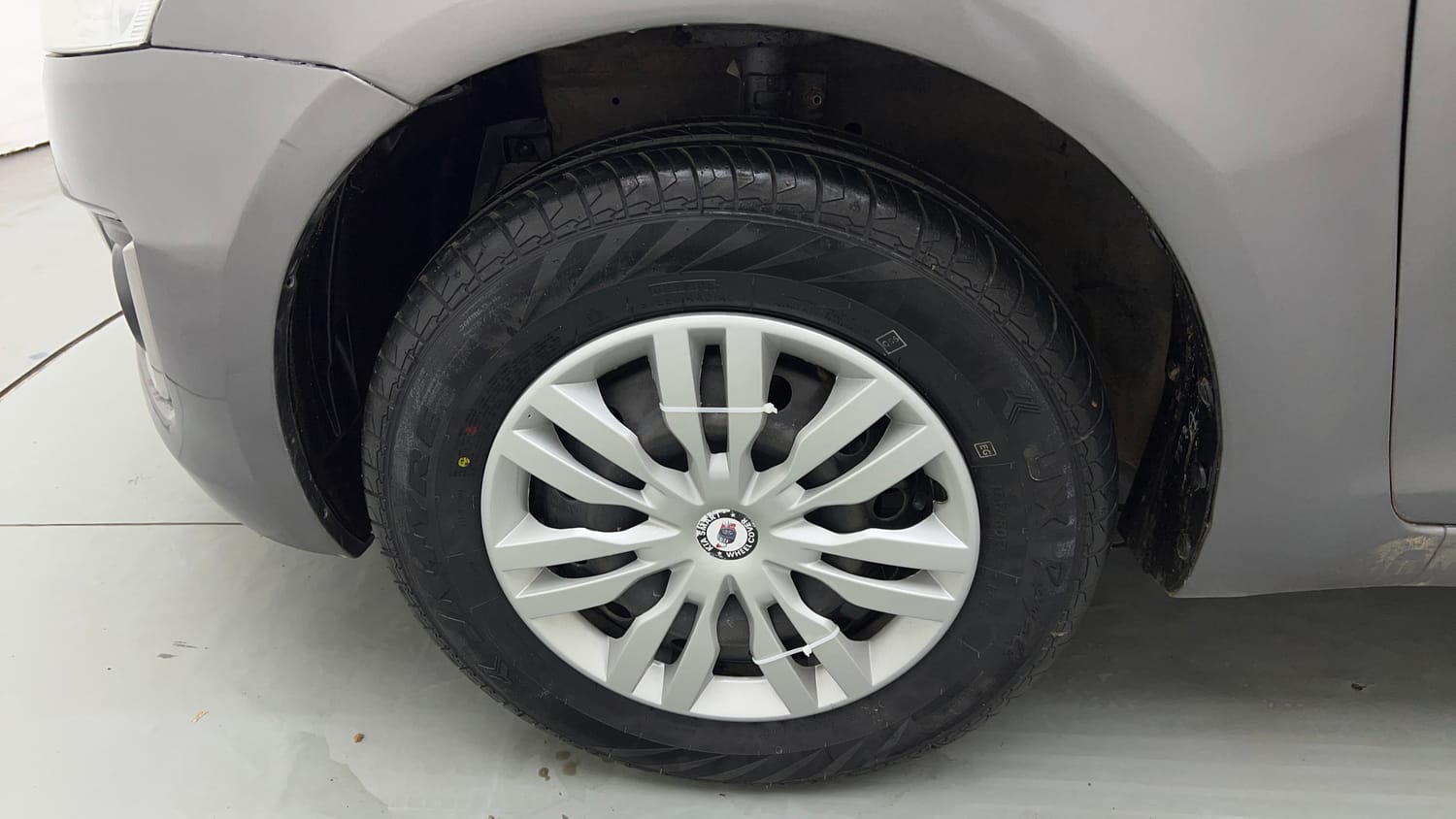 Used 2015 Maruti Suzuki Swift VXi Petrol Manual tyres LEFT REAR TYRE RIM VIEW