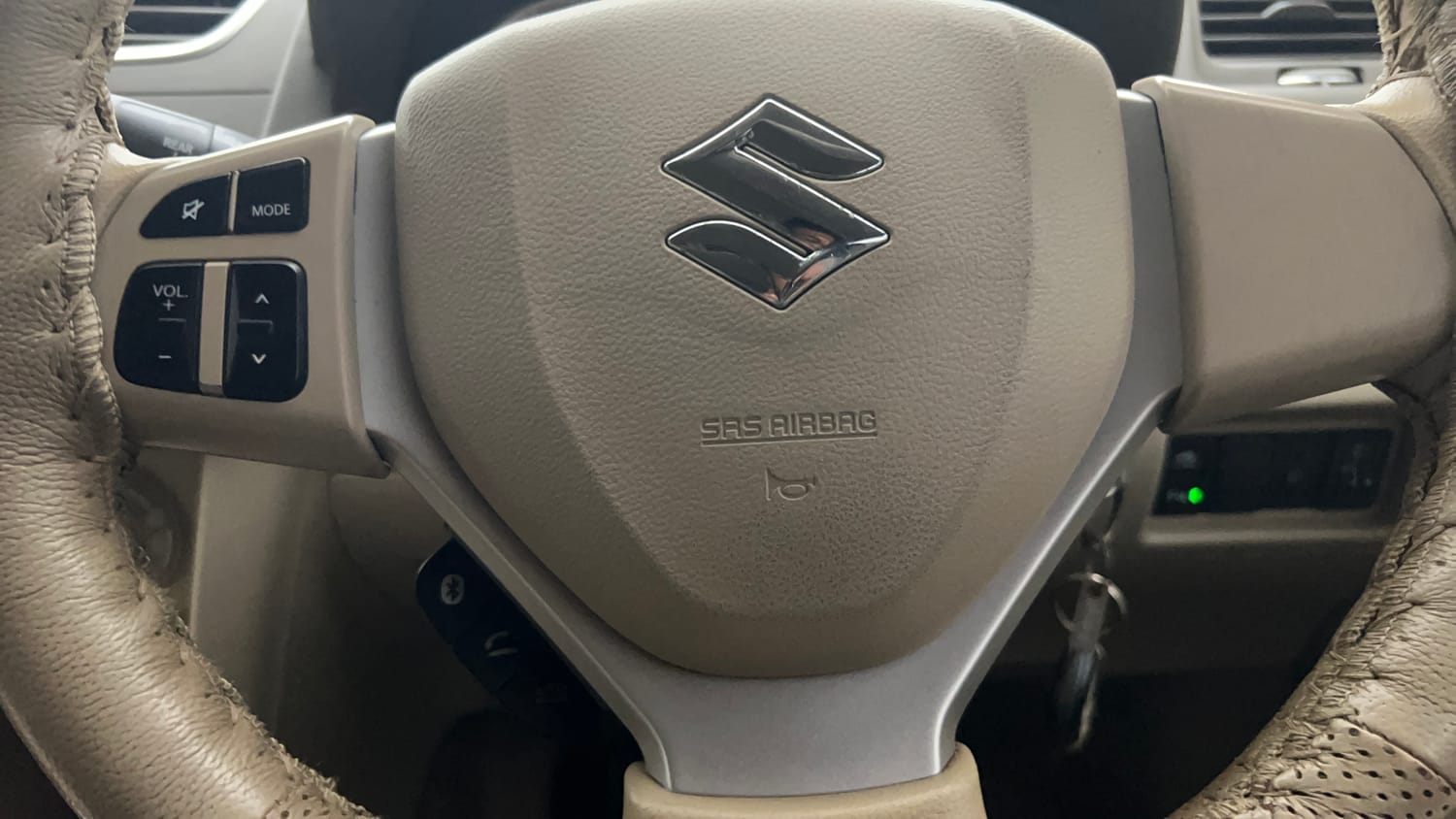 Used 2016 Maruti Suzuki Ertiga ZXI Petrol Manual top_features Steering mounted controls