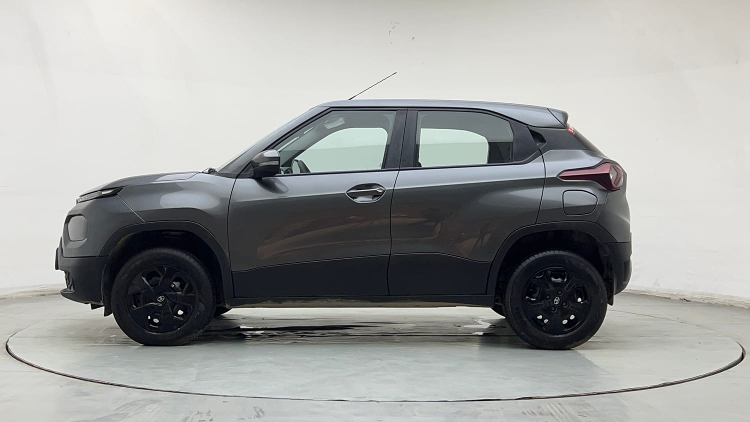 Used 2022 Tata Punch Adventure MT Petrol Manual exterior LEFT SIDE VIEW