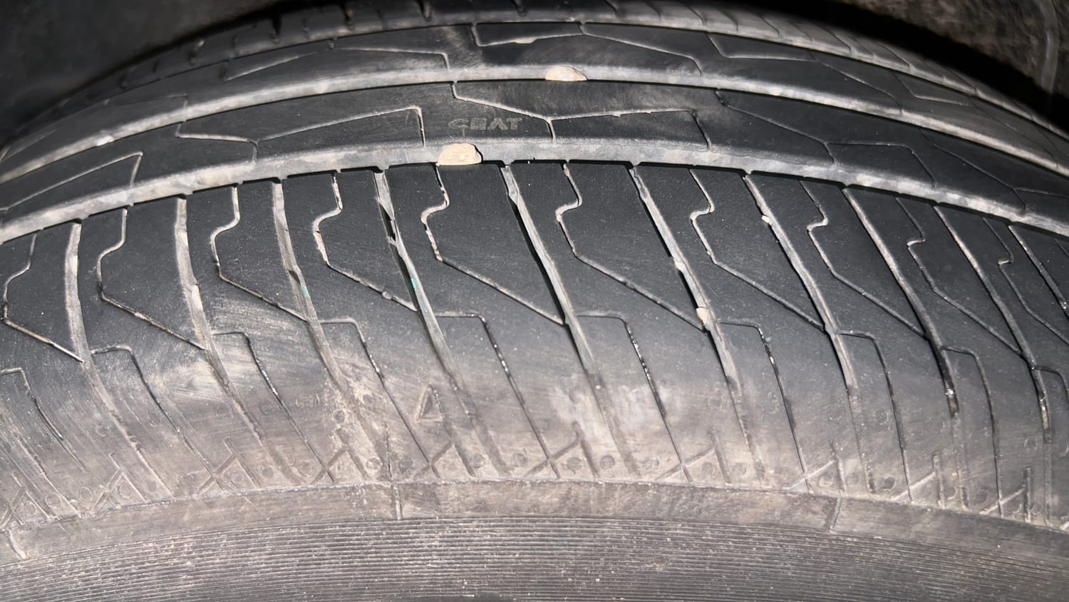 Used 2025 Tata Punch Adventure Plus AMT Petrol Automatic tyres RIGHT REAR TYRE TREAD VIEW