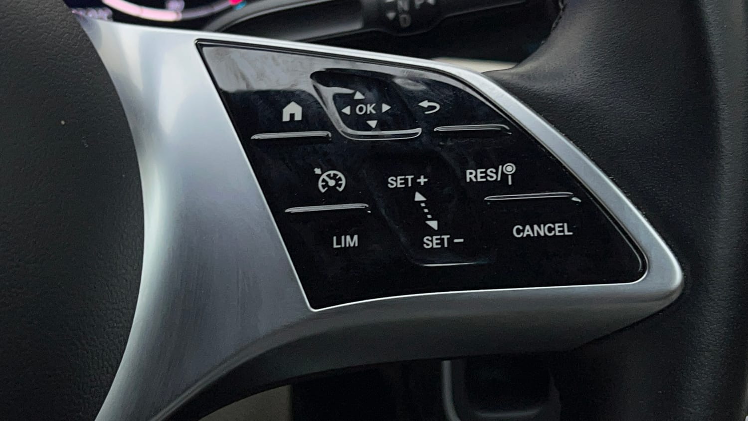 Used 2025 Mercedes-Benz A-Class Limousine 200 Petrol Automatic top_features Cruise control