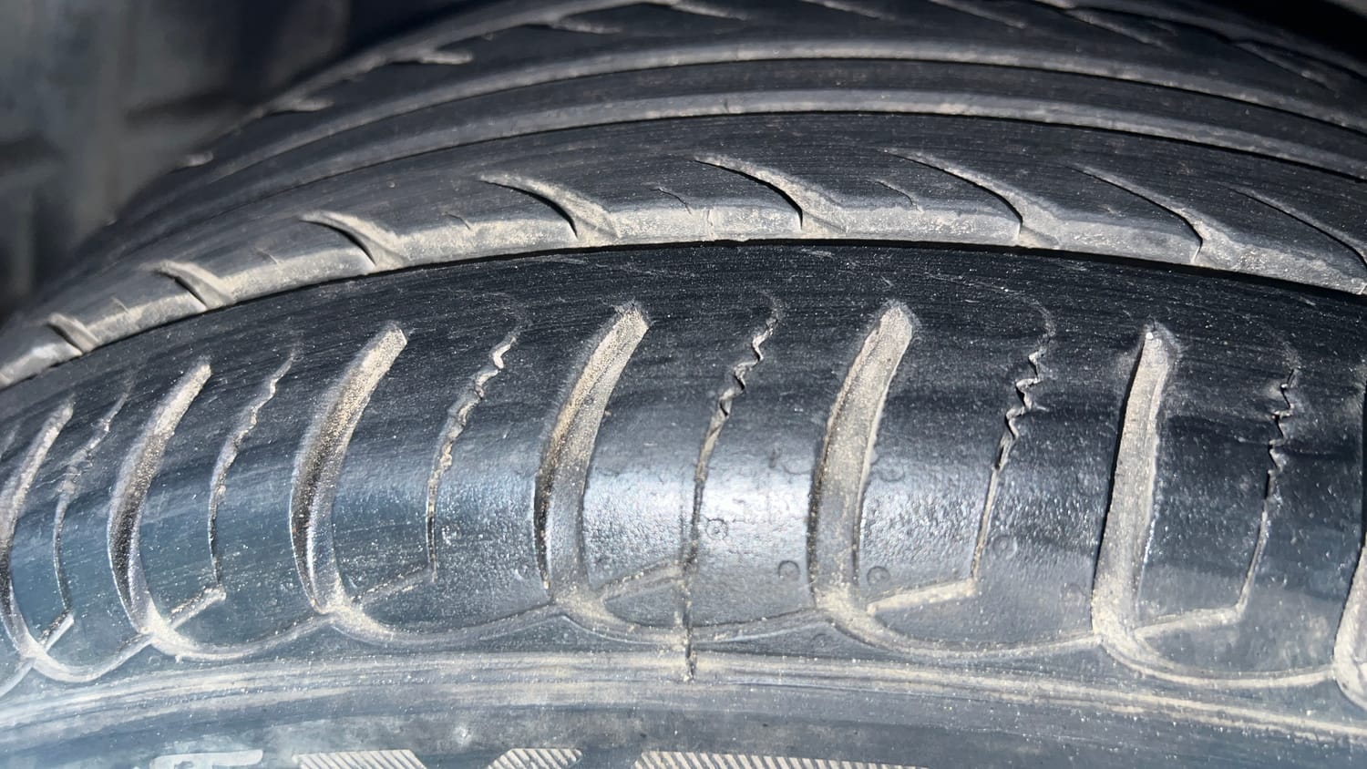 Used 2019 Ford EcoSport Titanium + 1.5L Ti-VCT AT Petrol Automatic tyres RIGHT FRONT TYRE TREAD VIEW