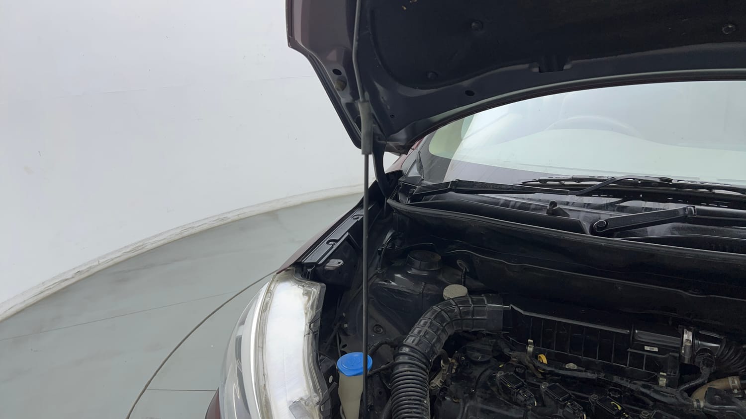 Used 2022 Maruti Suzuki New Ertiga VXi Petrol Manual engine ENGINE RIGHT SIDE HINGE & APRON VIEW