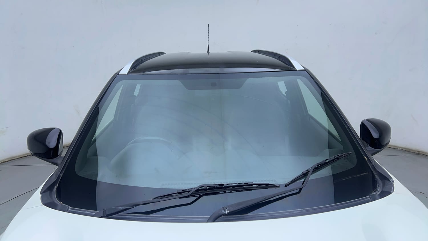 Used 2021 Nissan Magnite XV Premium Turbo CVT Petrol Automatic exterior FRONT WINDSHIELD VIEW