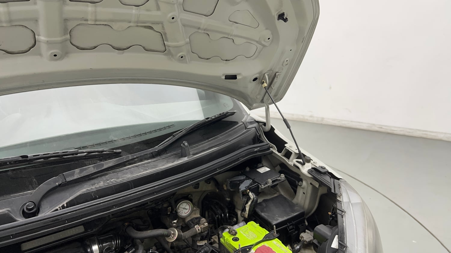 Used 2021 Maruti Suzuki Wagon R LXi 1.0 CNG Cng Manual engine ENGINE LEFT SIDE HINGE & APRON VIEW