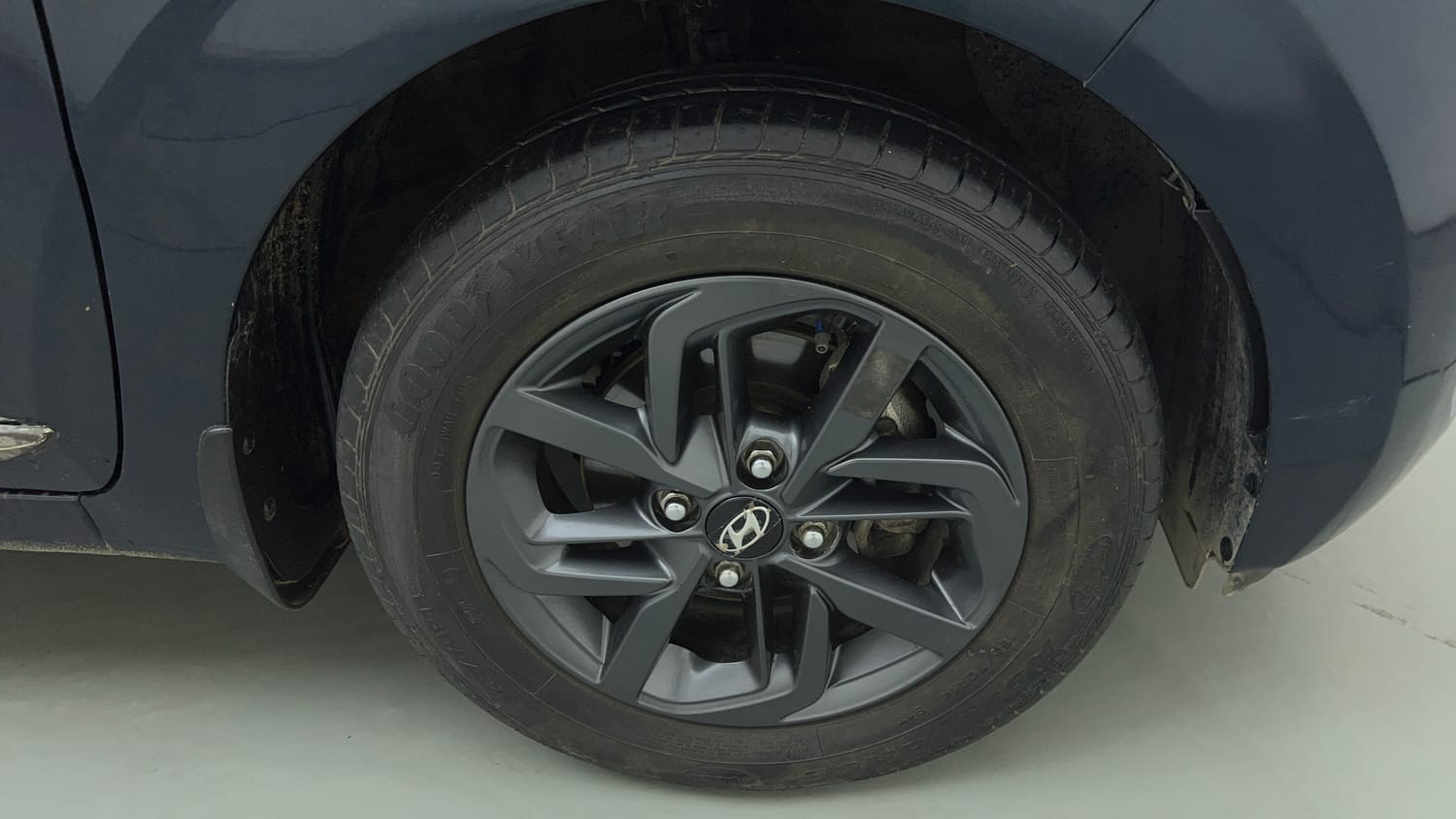 Used 2022 Hyundai Grand i10 Nios Sportz 1.2 Kappa VTVT Petrol Manual tyres RIGHT FRONT TYRE RIM VIEW