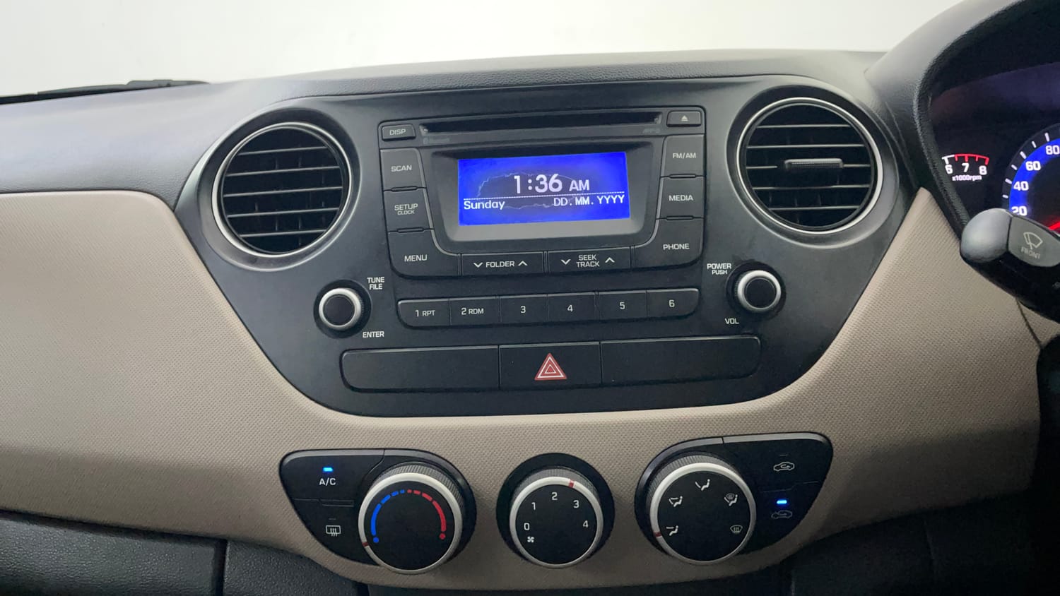 Used 2016 Hyundai Xcent SX 1.2 Petrol Manual interior MUSIC SYSTEM & AC CONTROL VIEW