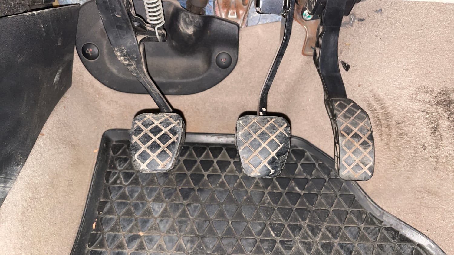 Used 2014 Volkswagen Polo Highline1.2L (P) Petrol Manual interior PEDALS VIEW