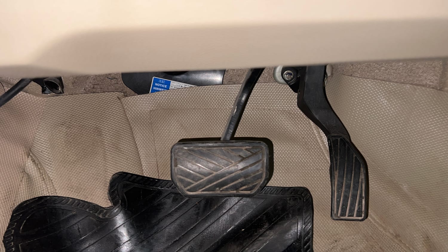 Used 2017 Maruti Suzuki Ertiga VXI AT Petrol Automatic interior PEDALS VIEW