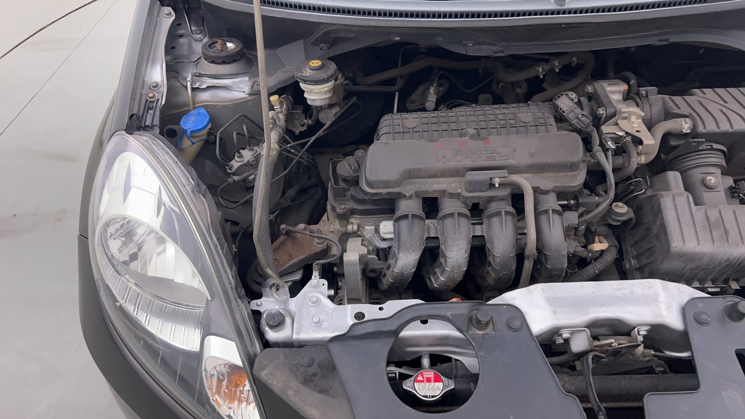 Used 2015 Honda Amaze 1.2 S i-VTEC Petrol Manual engine ENGINE RIGHT SIDE VIEW