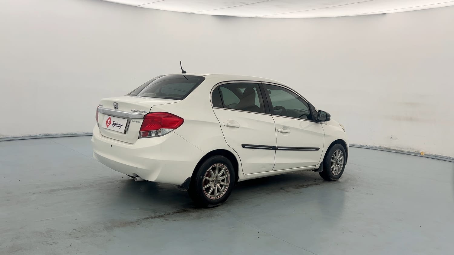 Used 2015 Honda Amaze 1.2 SX i-VTEC Petrol Manual exterior RIGHT REAR CORNER VIEW