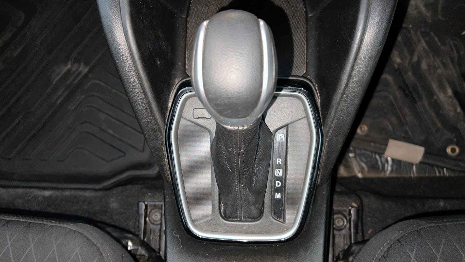 Used 2024 Toyota Urban Cruiser Hyryder G AT NeoDrive Petrol Automatic interior GEAR  KNOB VIEW